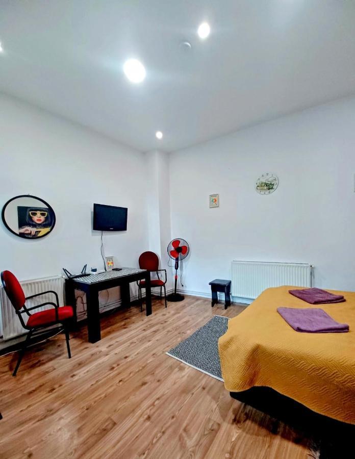 Brasov Central Studio Bagian luar foto